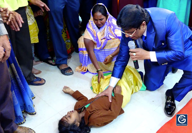 Thousands flocked from different parts of north Karnataka to the Healing & Deliverance Prayer held in Hubli, Karnataka by Grace Ministry on August 15th, 2019.